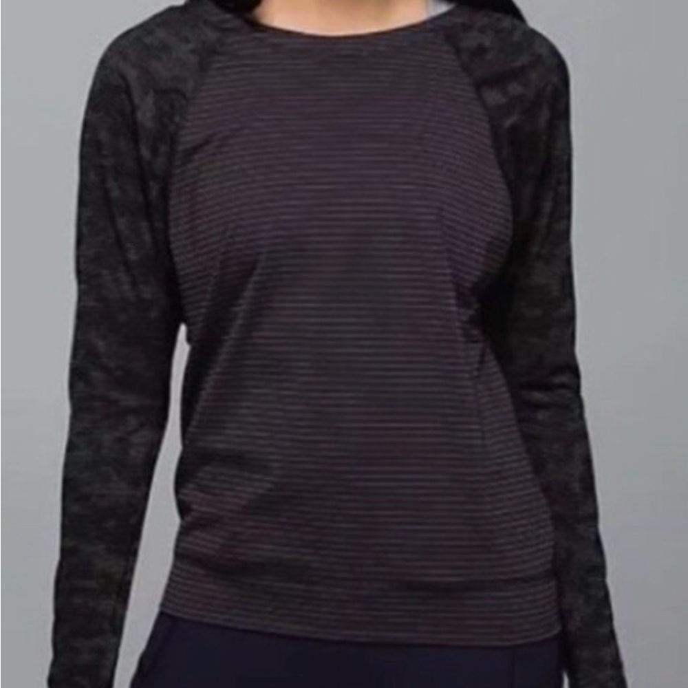 Lululemon Woman’s Lg Black Long Sleeve Athletic Shirt Lace Sleeves Like New